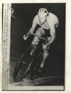 Ciclismo - Leandro Faggin - Rocourt (Belgio) - Campionati del mondo di ciclismo su pista 1963 - Inseguimento individuale professionisti - Il vincitore in azione