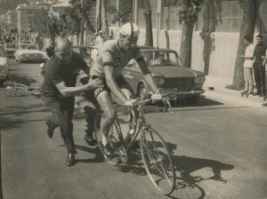 Ciclismo - Felice Gimondi - 49° Giro d'Italia - La ripresa dopo una caduta