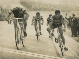 Ciclismo - Felice Gimondi - Giro di Lombardia 1967 - Sulla linea del traguardo davanti a Raymond Poulidor