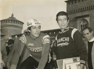 Ciclismo - Felice Gimondi -  Milano - Cortile del Castello Sforzesco - Giro di Lombardia 1976 - Punzonatura - Con Francesco Moser