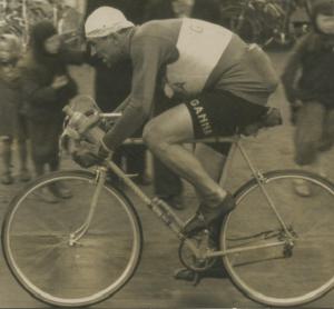 Ciclismo - Fiorenzo Magni - Giro delle Fiandre 1951 - Il vincitore in azione