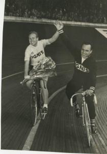 Ciclismo - Antonio Maspes - Milano - Velodromo Vigorelli - Gran Premio di Pasqua 1961 - Giro d'onore con Roger Gaignard