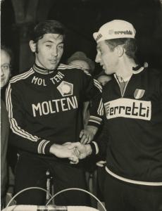 Ciclismo - Gianni Motta - Stretta di mano con Eddy Merckx