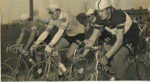 Ciclismo - Corsa Milano-Sanremo 1956 - Joseph Planckaert affiancato da Jean Bobet 

