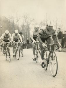 Ciclismo - Corsa Milano-Sanremo 1965 - Vito Taccone Romeo Venturelli, Roberto Poggiali, Bruno Mealli e Arnaldo Pambianco  in azione
