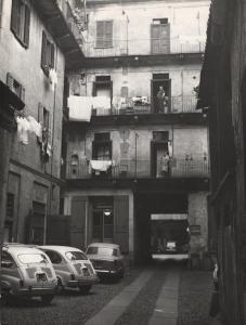 Milano - Corso Como 19 - Casa di ringhiera - Cortile interno con ballatoi