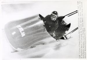 Sport invernali - Bob a due maschile - Alpe d'Huez (Francia) - Giochi della X Olimpiade invernale 1968 - Eugenio Monti e Luciano De Paolis in azione