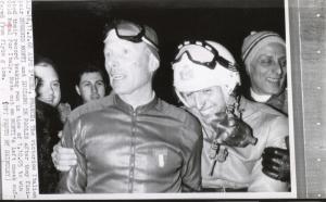 Sport invernali - Bob a due maschile - Alpe d'Huez (Francia) - Giochi della X Olimpiade invernale 1968 - Eugenio Monti e Luciano De Paolis esultano per la vittoria