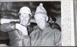 Sport invernali - Bob a due maschile - Alpe d'Huez (Francia) - Giochi della X Olimpiade invernale 1968 - Eugenio Monti e Horst Floth si stringono la mano al termine della gara