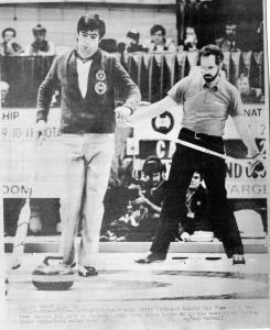 Sport invernali - Curling maschile - Duluth (Minnesota) - Campionati mondiali di curling 1984 - Semifinale Svizzera-Canada - Peter Attinger (sinistra) in azione con Mike Riley