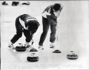 Sport invernali - Curling femminile - Copenhagen (Danimarca) - Campionati europei di curling 1986 - Incontro Svizzera-Danimarca - Beatrice Pochon e Claude Orizet in azione