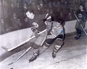 Sport invernali - Hockey su ghiaccio - Incontro Diavoli=Cortina - Giancarlo Agazzi in azione