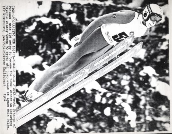 Sport invernali - Salto con gli sci maschile - Monte Igman-Sarajevo (Bosnia-Erzegovina) - Giochi della XIV Olimpiade invernale 1984 - Matti Nykanen salta dal trampolino lungo
