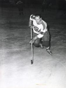 Sport invernali - Hockey su ghiaccio - Giampiero Branduardi - Ritratto con la maglia dei Diavoli Vov