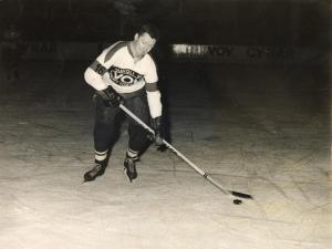 Sport invernali - Hockey su ghiaccio - Pat Adair - Ritratto con la maglia dei Diavoli Vov