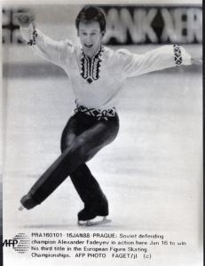 Sport invernali - Pattinaggio di figura su ghiaccio - Pattinaggio artistico individuale maschile - Praga (Repubblica Ceca) - Campionati europei di pattinaggio di figura 1988 - Aleksandr Fadeyev in azione