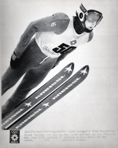 Sport invernali - Salto con  gli sci maschile - Monte Igman-Sarajevo (Bosnia-Erzegovina) - Giochi della XIV Olimpiade invernale 1984 - Jens Weissflog in azione dal trampolino di 70 metri