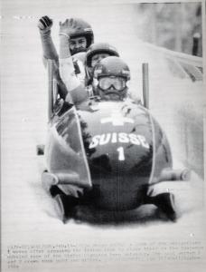 Sport invernali - Bob a quattro maschile - Monte Trebevich-Sarajevo (Bosnia-Erzegovina) -  Giochi della XIV Olimpiade invernale 1984 - L' equipaggio di Svizzera I esulta al termine della gara