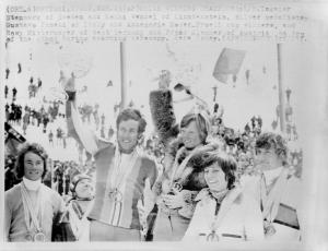 Sport invernali - Sci alpino - Ortisei - Coppa del mondo di sci alpino 1975 - Cerimonia di premiazione - I vincitori Gustavo Thoeni e Annemarie Moser-Proell