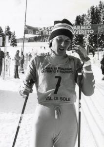 Sport invernali - Sci di fondo femminile - Campo Carlo Magno-Pinzolo - Trofeo Val di Sole 1982 - Staffetta 3x5 km - Guidina Dal Sasso all'arrivo