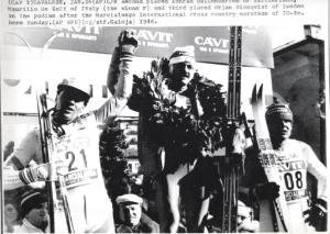 Sport invernali - Sci di fondo maschile - Cavalese - Val di Fiemme - Marcialonga 1986 - Il vincitore Maurilio De Zolt tra Konrad Hallenbarten (sinistra) e Orjan Blomqvist