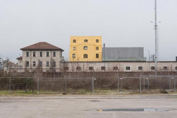 Attività didattica - Esercitazioni: reportage - Milano - Scali ferroviari - Vedute - Scalo Milano Porta Romana - Edifici - Fondazione Prada - Haunted House