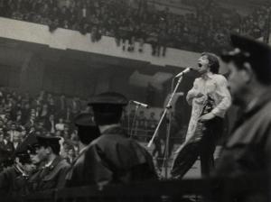 Attività didattica - Esercitazioni: reportage - Milano - PalaLido - Concerto Rolling Stone - European Tour 1967 - Mick Jagger - Folla di fans - Forze dell'ordine