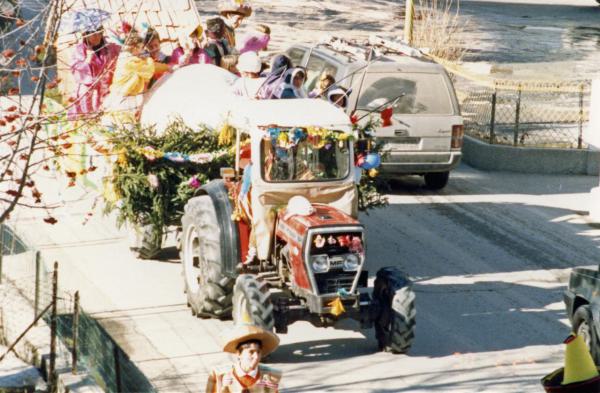 Carnevale 1990 carro allegorico