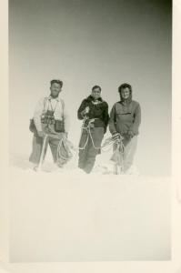 Alpinisti nella neve