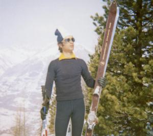 Uomo con gli sci