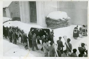 Corteo funebre presso la chiesa di San Nicolò