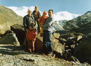Famiglia in gita al ghiacciaio dei Forni