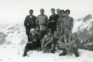 Gruppo di escursionisti in montagna