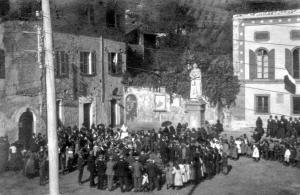 Cerimonia in piazza Luini