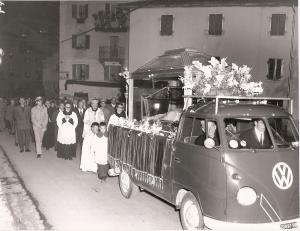 La processione per la beatificazione di don Luigi Guanella