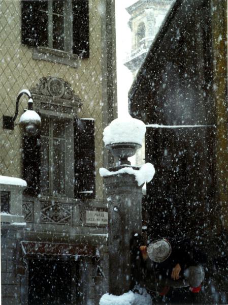 Piazza Tre Fontane, un sorso di neve