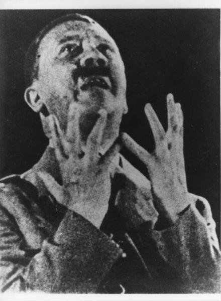Ritratto maschile: Adolf Hitler durante un discorso - Gestualità delle mani - Nazismo