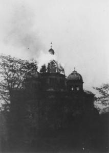 Notte dei cristalli - Germania - Sinagoga incendiata - Tetto in fiamme - Antisemitismo - Nazismo