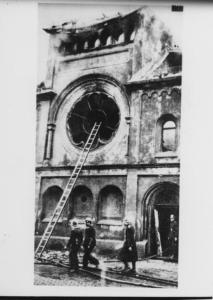Notte dei cristalli - Germania, Monaco, Herzog-Rudolf Strasse - Sinagoga incendiata - Tetto in fiamme - Pompieri - Scala - Antisemitismo - Nazismo