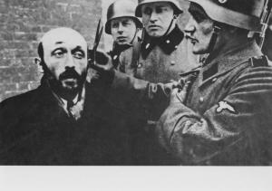 Nazismo - Polonia, Brody - Uomo ebreo rapato in strada da SS truppe tedesche in divisa - Antisemitismo