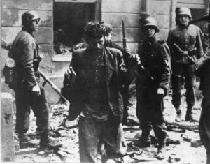 Seconda guerra mondiale - Polonia, Varsavia - Ghetto ebraico - Repressione della rivolta della popolazione ebraica - Arresto di massa di ebrei - Uomini insorti catturati - Soldati tedeschi in divisa - Antisemitismo - Nazismo