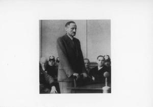 Germania, Berlino - Tribunale del popolo -  Aula, interno - Processo - Ritratto maschile: Ulrich von Hassell, diplomatico tedesco antinazista imputato in piedi - Resistenza antinazista - Nazismo