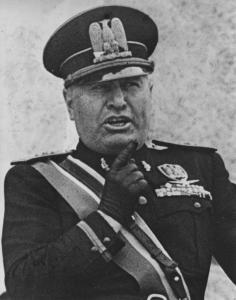 Ritratto maschile: Benito Mussolini in uniforme - Discorso - Fascismo