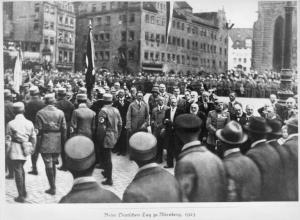 Germania, Norimberga - Raduno nazista - Sfilata di SS in divisa per le strade della città - Adolf Hitler e Julius Streicher - Nazismo