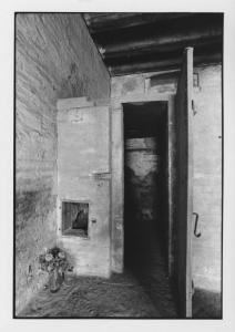 Italia, Trieste - Campo di concentramento / campo di detenzione Risiera di San Sabba, interno - Nazismo - Porta di una cella - Fiori