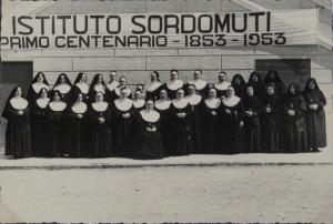 Ritratto di gruppo femminile - Madre Teresa Bosisio con altre suore - Festa per il centenario - Imperia, Oneglia - Pio Istituto dei Sordi