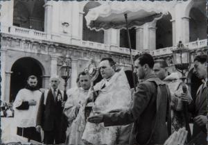 Loreto - Piazza della Madonna - Basilica della Santa Casa - Ritratto di gruppo - Monsignore Giulio Broggi con altri sacerdoti - Pellegrinaggio - Benedizione
