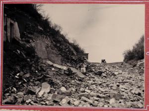 Seconda Guerra Mondiale - Bombardamento - Cassano Valcuvia - Villa San Giuseppe: rovine - Automobile