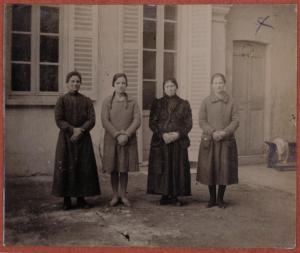 Ritratto di gruppo - Donne sorde - Sumirago, Caidate - Pio Istituto dei Sordi, Casa San Gaetano - Scuola dell'infanzia