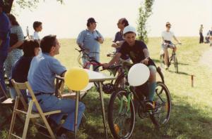 Sesto San Giovanni - Parco Nord, settore Montagnetta - Evento: Festa del Parco - Gara a ostacoli in bicicletta per bambini - Banchetto - Organizzatori - Palloncini